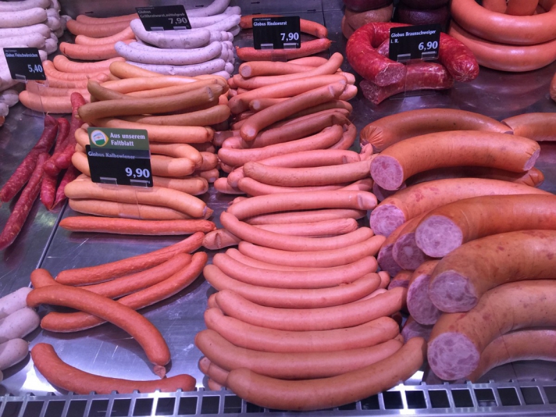 charcuterie-LA GARDE-min_sausages_meat_butchery-1069321